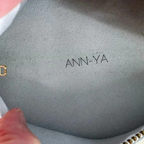 Zippered cream leather Disc clutch purse - Picture 4 of 4